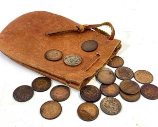 20 Indian Head Pennies in Small Leather Coin Purse Including Two 1959 Examples
