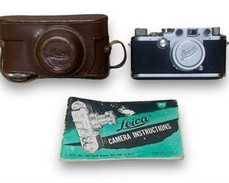 Vintage Leica D.R.P. Ernst Leitz Wetzlar Summitar Film Camera w/ A f=5cm 1:2 Lens and The Original Leather Carrying Case!
