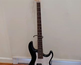 Fernandes Bass