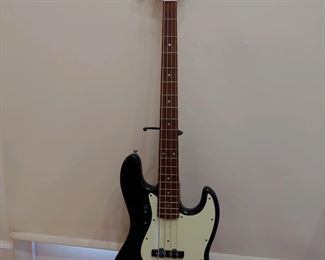 Fernandes Bass