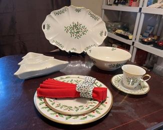 Lenox Holiday china, service for 8, serving pieces and accessories