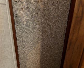 Set of 2 vintage KLH speakers