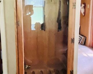 Gun cabinet
