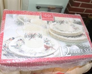 Lenox 894540 Winter Greetings 12-Piece Dinnerware Set