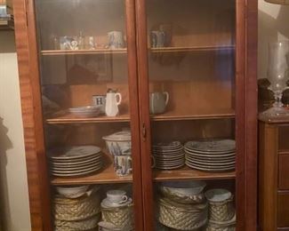 China Cabinet with Glass Doors