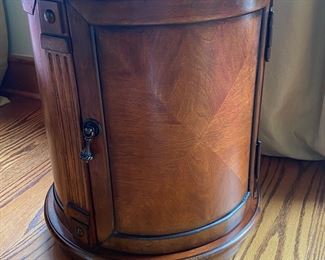 19" drum storage end table, 20.25" high