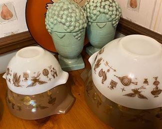 Pyrex early American bowl set.