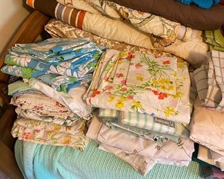 I love pretty vintage linens don't you?
