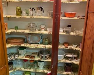 Fun vintage kitchen goods.
