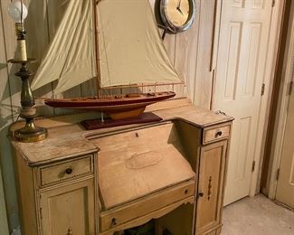 Aw ship! Look at that secretary.