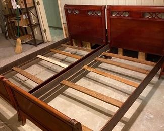 Another pair of twin beds!