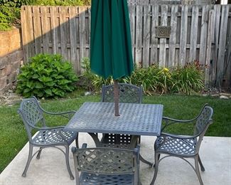 Beautiful Wrought Iron Patio Set w/ Umbrella