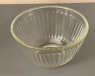 Vintage Pyrex Ribbed Nesting Bowl