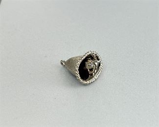 14K White gold bell shape with diamond. 1.40 gr --- $85.-