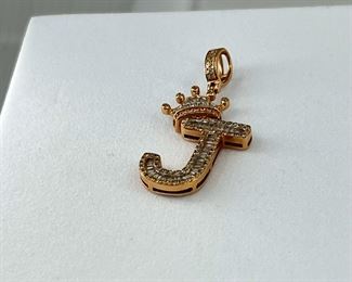 10K Rose gold J initial with diamond. 3.20 gr --- $195.-