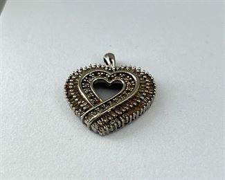 10K white gold heart shape with diamond. 4.30 gr --- $260.-