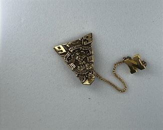 14K yellow gold pin with initial N. 5.50 gr --- $220.-