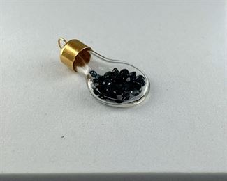 14K yellow gold Pendant with a lamp shape. 2.50 gr --- $100.-