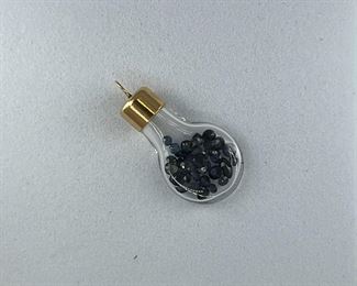 14K yellow gold Pendant with a lamp shape. 2.50 gr --- $100.-
