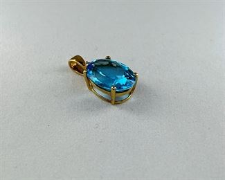 14K yellow gold Pendant with Blue Topaz. 2.40 gr --- $95.-