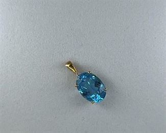 14K yellow gold Pendant with Blue Topaz. 2.40 gr --- $95.-