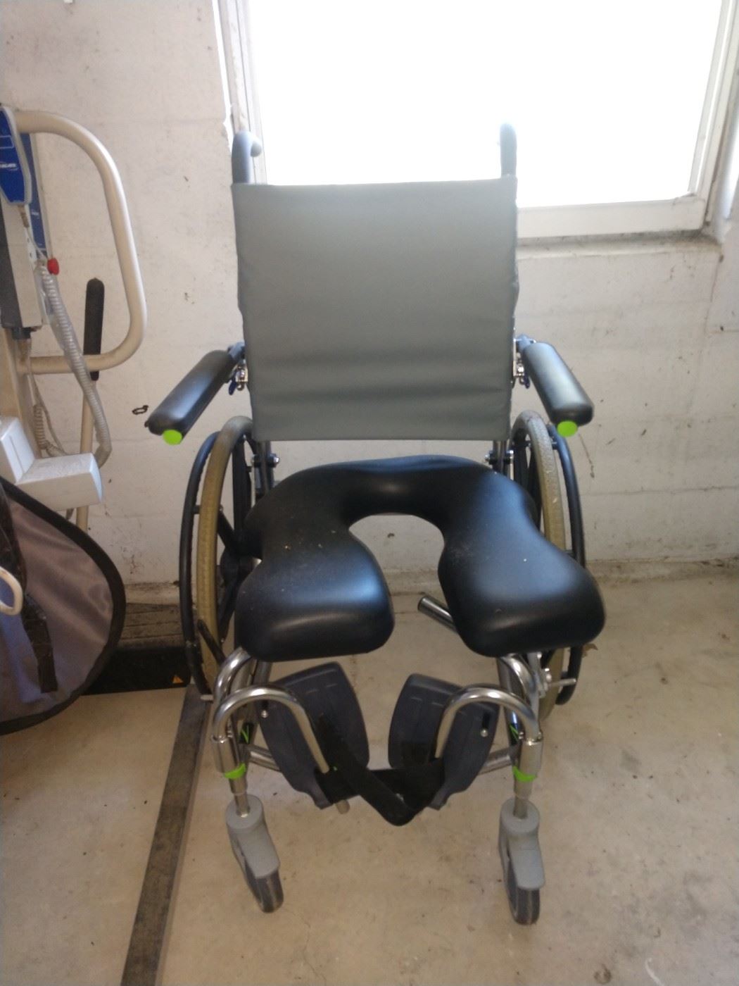 Helping Hands Estate Sales /Fl Dunnellon... starts on 6/21/2023