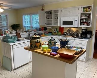 This is how we stage a kitchen! Perfection!