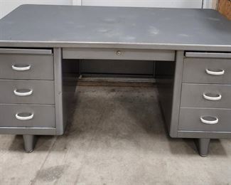 Industrial desk in great condition!