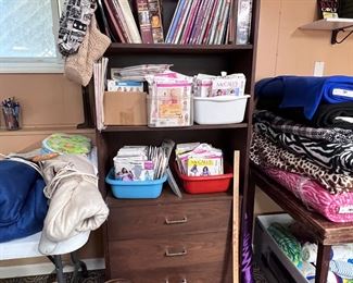 Shelving unit with 3 drawers 