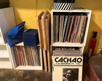 100s of records. Latin, classical, 80s and more. 