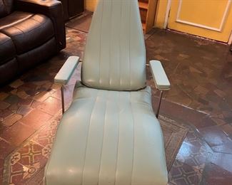 Reclines and hydraulics work