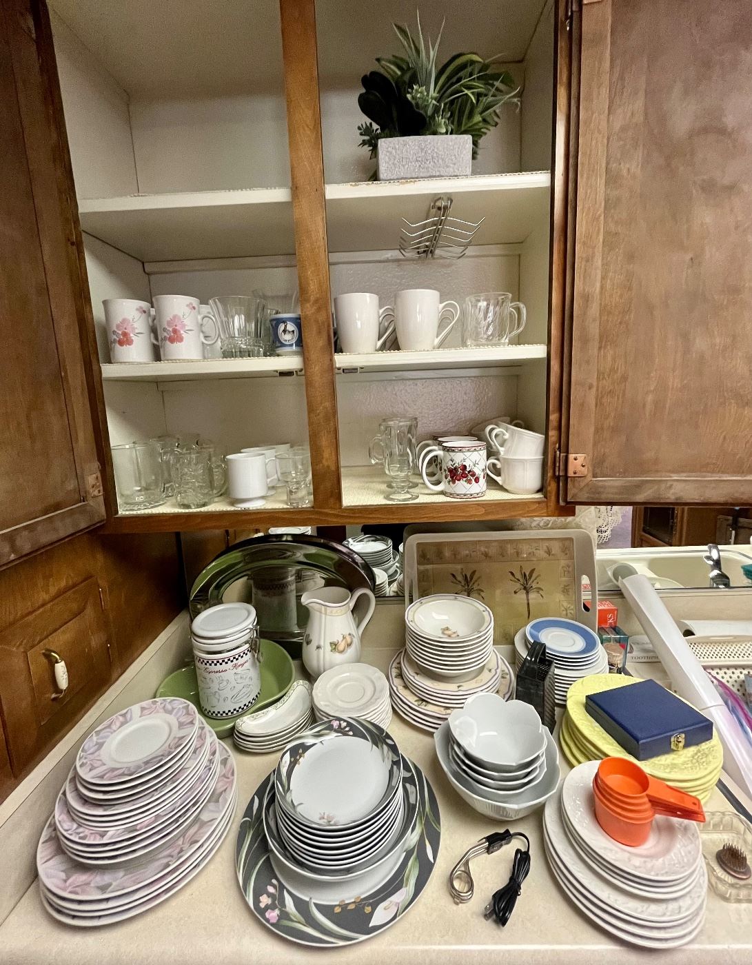 Estate Sale by Jennifer and Denise Leisure... starts on 6/15/2023