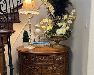 Century chest with gorgeous detail! Such great accessories!