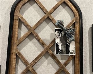 Beautiful wall lattice work. It is great for hanging. Pictures are notes on.