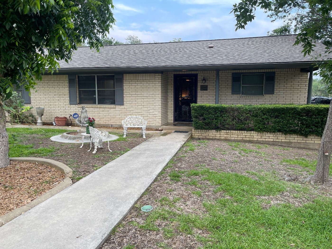 Simply Estate Sales in Ingram, TX starts on 6/16/2023