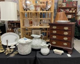 Mahogany miniature chest, wash bowl set