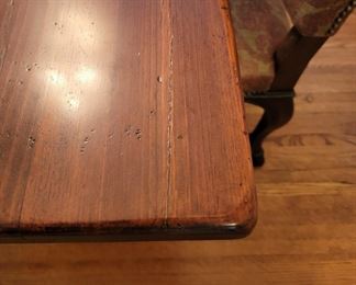 Close up of that royal dining table!