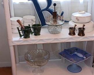 "Pharmacy logo" China, collection of brass morter and pestles,