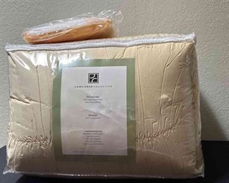 Concierge Collection King 3 Piece Comforter Set Ruched 