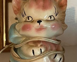 Figural Kitten Lamp