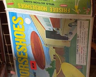 Vintage Frisbee Horseshoes Set