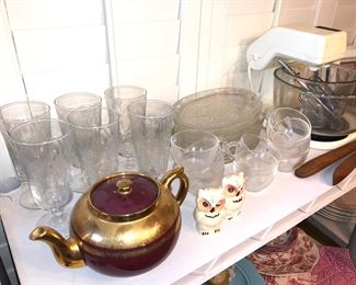 Vintage glassware and teapot collection, several salt and pepper vintage sets