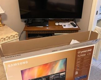 Almost brand new flatscreen, Samsung, smart TV