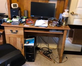Small computer desk
