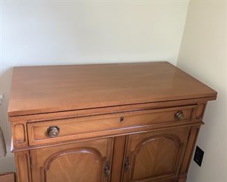 #2 Unitel Furniture Flip-top Buffet w/1 Drawer & 2 Doors on Wheels - 38-76x19x33.5 $175.00