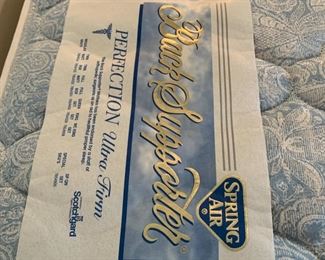 #3 2 Twin Bed Mattress/Boxsprings Set - Spring Air Back Supported Perfection United Firm w/hollywood Frame $150.00