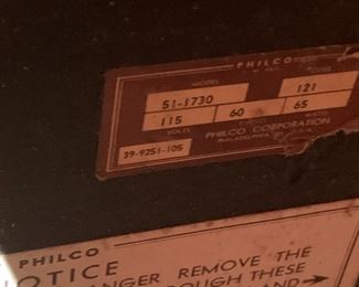 #107 Philco Antique Radio w/turntable (tube type) (turntable turns & powers on - doesn't play) $25.00