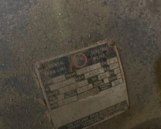 #115 Metal Air Compressor w/tank (runs but tank doesn't fill) Heavy - you move upstairs to get out $50.00