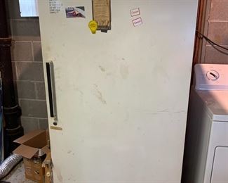 #121 Sears coldspot - Frostless Freezer w/4 racks plus drawer - 32x26x67 $100.00