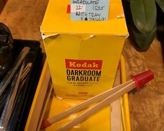 #137 VT6 Kodak Dark Room Graduate 1 qrt with tray and tongs (3) $22.00